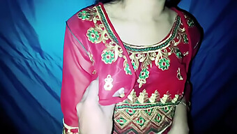 Show Solo Chaud D'Une Jeune Indienne En Lingerie